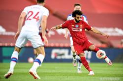 米兰体育官网入口-利物浦球星参加柏林赛前训练，备战欧洲竞技赛