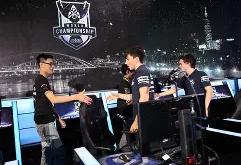 米兰体育教练-这场英雄联盟比赛中，曙光先锋与苍狼突击打出神仙对决，连下两城，教练激动落泪