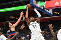 雄鹿轻取老鹰，取得七连胜