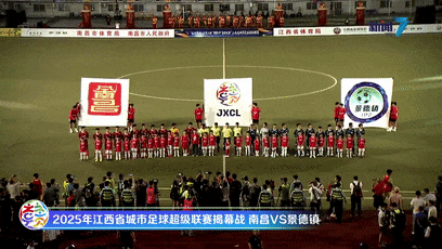 足球比赛中激情澎湃，赛场掀起热潮的简单介绍