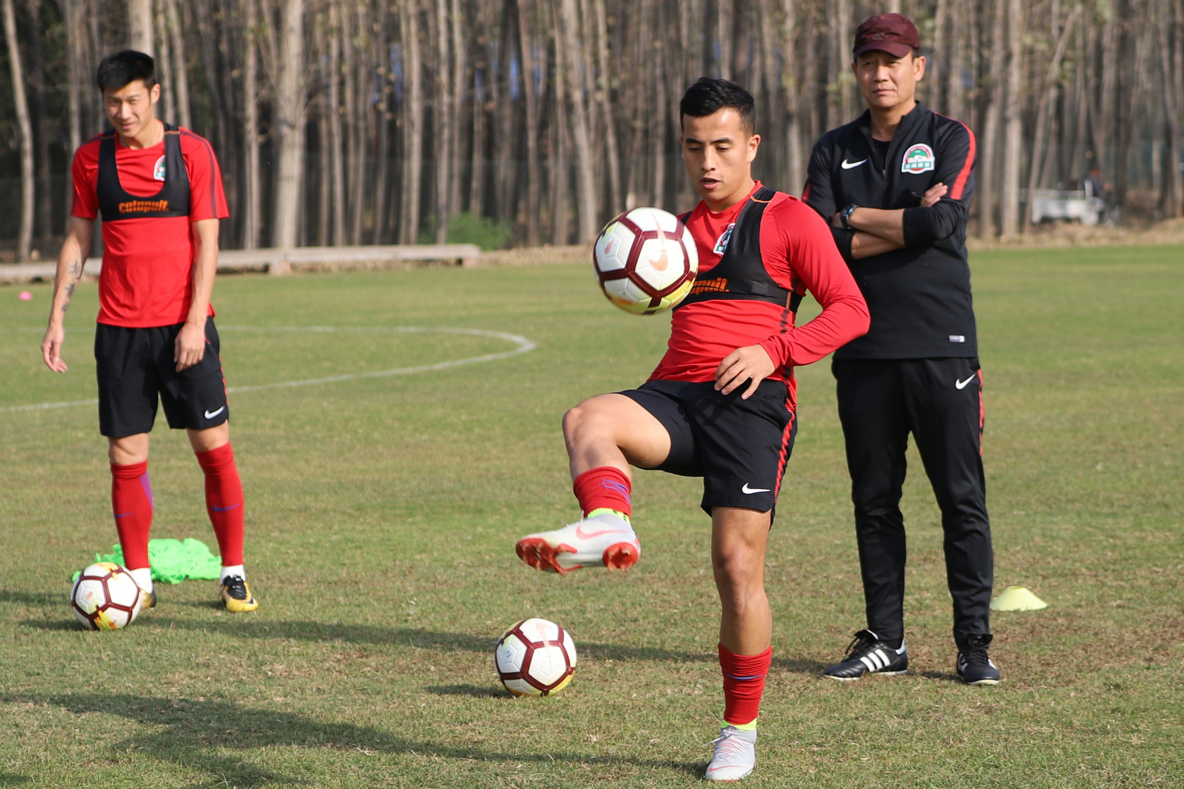 包含南京国安全队积极备战，争取稳固胜利的词条