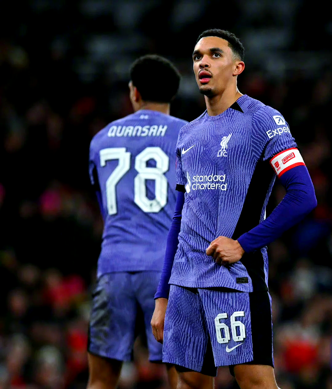 包含利物浦晋级下一轮，再现强势表现的词条