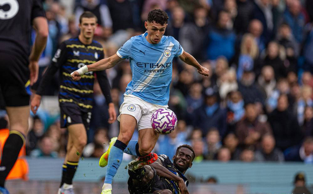 曼城获得主场胜利，继续领跑英超