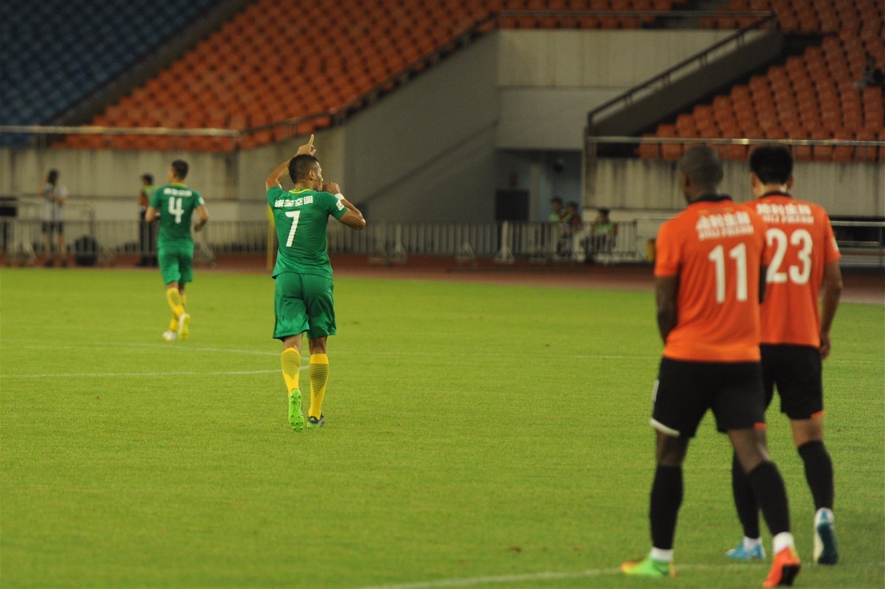 包含浙江绿城努力拼搏，不放弃追赶目标的词条